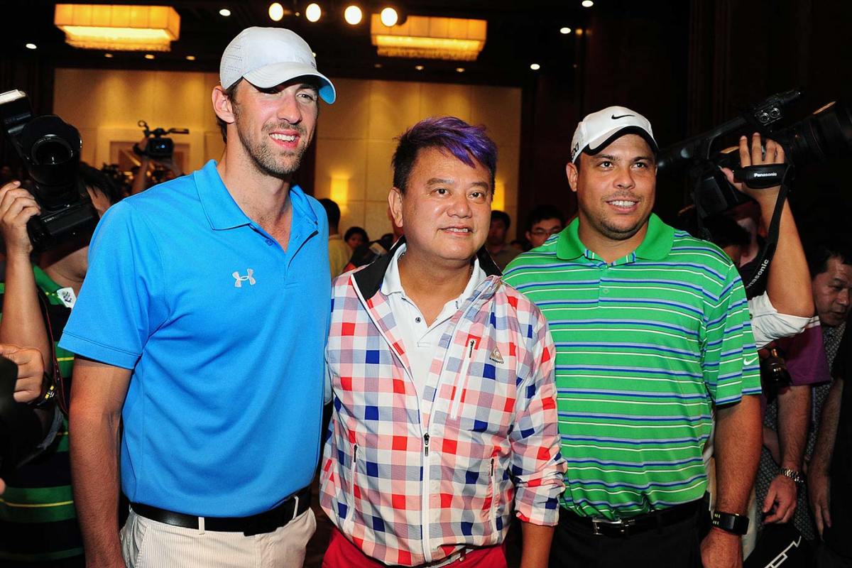 2012-1018-Michael-Phelps-Natalis-Chan-Ronaldo.jpg
